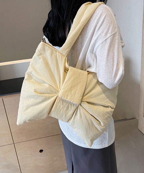 by LEGNA(バイレグナ)の「ふわふわビッグリボン3WAY大容量ショルダーバッグ(ショルダーバッグ・レディース・グレー/ブラック/ベージュ/レッド/ブルー/アイボリー・FREE)」の22枚目の写真