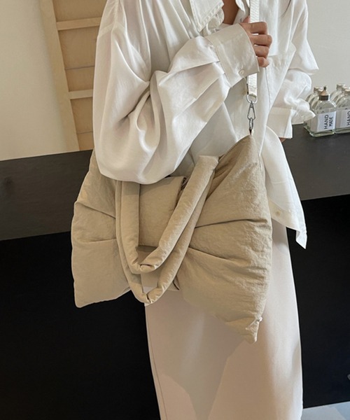 by LEGNA(バイレグナ)の「ふわふわビッグリボン3WAY大容量ショルダーバッグ(ショルダーバッグ・レディース・グレー/ブラック/ベージュ/レッド/ブルー/アイボリー・FREE)」の20枚目の写真