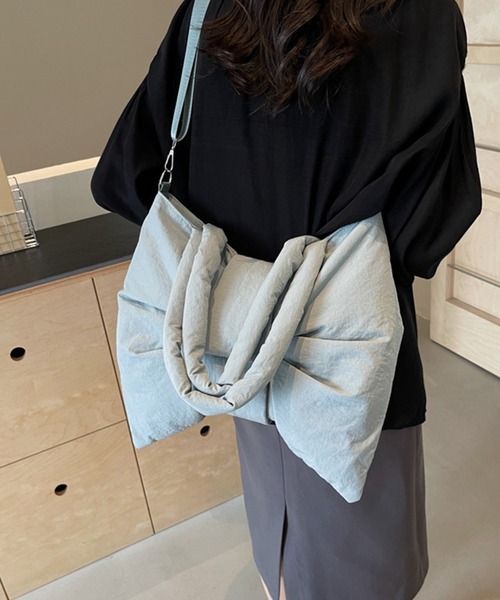 by LEGNA(バイレグナ)の「ふわふわビッグリボン3WAY大容量ショルダーバッグ(ショルダーバッグ・レディース・グレー/ブラック/ベージュ/レッド/ブルー/アイボリー・FREE)」の17枚目の写真