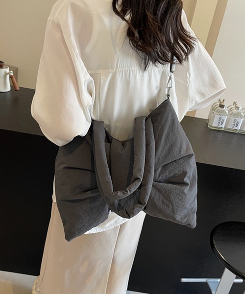 by LEGNA(バイレグナ)の「ふわふわビッグリボン3WAY大容量ショルダーバッグ(ショルダーバッグ・レディース・グレー/ブラック/ベージュ/レッド/ブルー/アイボリー・FREE)」の13枚目の写真