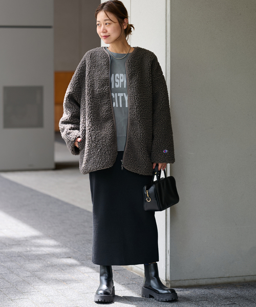 Champion（チャンピオン）の「《WEB限定追加2》別注【Champion/チャンピオン】ボアフリースジャケット（ブルゾン・レディース・チャコールグレー/ベージュ/ネイビー・FREE）」の4枚目の写真