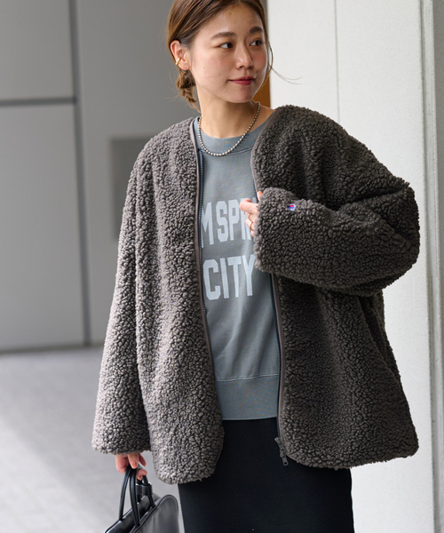 Champion（チャンピオン）の「《WEB限定追加2》別注【Champion/チャンピオン】ボアフリースジャケット（ブルゾン・レディース・チャコールグレー/ベージュ/ネイビー・FREE）」の8枚目の写真