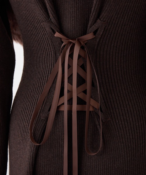 one after another NICE CLAUP（ワンアフターアナザーナイスクラップ）の「ブローチ付きニットロングワンピース（ワンピース・レディース・ブラック/ブラウン/オフホワイト/ピンク・FREE）」の5枚目の写真