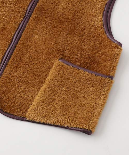 EDIFICE（エディフィス）の「パイピング ファー ベスト（ブルゾン・メンズ・ブラウン/ブラック・LARGE/MEDIUM）」の4枚目の写真