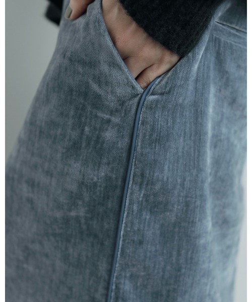 anuke（アンヌーク）の「Velvet Straight Skirt（スカート・レディース・ブルー/ブラック・36inch/38inch）」の10枚目の写真