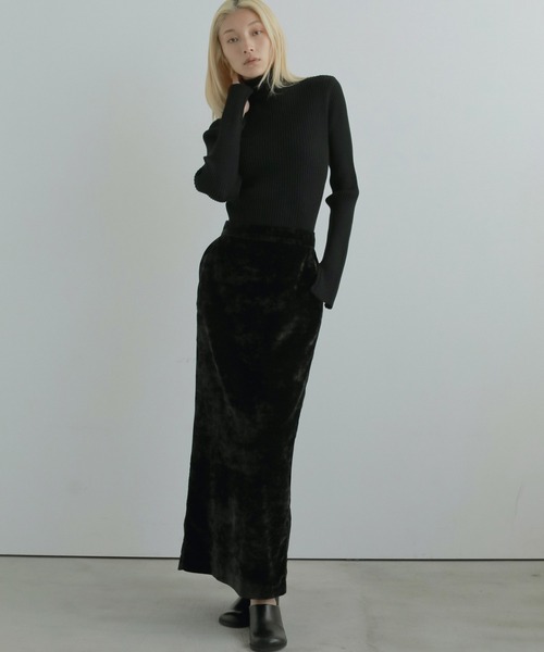 anuke（アンヌーク）の「Velvet Straight Skirt（スカート・レディース・ブルー/ブラック・36inch/38inch）」の11枚目の写真