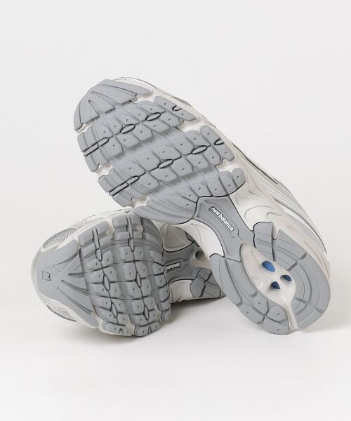 NEW BALANCE(ニューバランス)の「740(スニーカー・メンズ・シルバー/グレー系その他・22.0cm/22.5cm/23.0cm/23.5cm/24.0cm/24.5cm/25.0cm/25.5cm/26.0cm/26.5cm/27.0cm/27.5cm/28.0cm/28.5cm/29.0cm/30.0cm)」の5枚目の写真