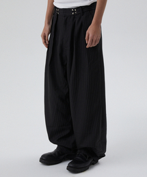 suade（スエード）の「TWO TUCK STRIPE SLACKS [BLACK]（スラックス）」