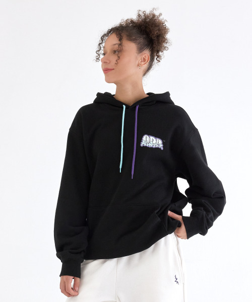 ODDSOCKS(オッドソックス)の「ODD PLAYER WBTS ラン フードパーカー ブラック(パーカー・レディース・その他・SMALL/MEDIUM/LARGE/X-LARGE)」の2枚目の写真