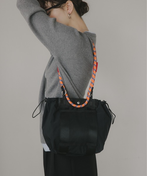 210nouve（トゥージュヌーブ）の「コードストラップ 2WAY ナイロン ハンド/ショルダーバッグ（ハンドバッグ・レディース・ブラック/ベージュ/カーキ・FREE）」の11枚目の写真