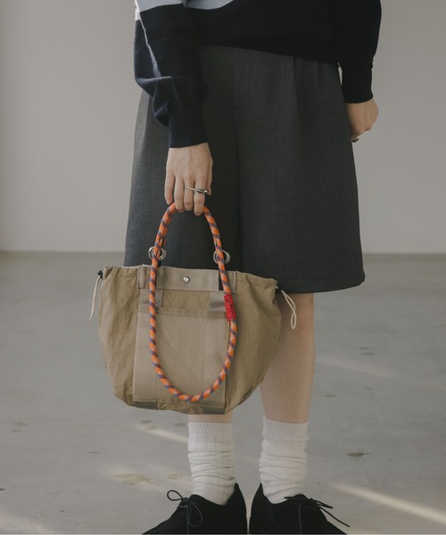 210nouve（トゥージュヌーブ）の「コードストラップ 2WAY ナイロン ハンド/ショルダーバッグ（ハンドバッグ・レディース・ブラック/ベージュ/カーキ・FREE）」の10枚目の写真