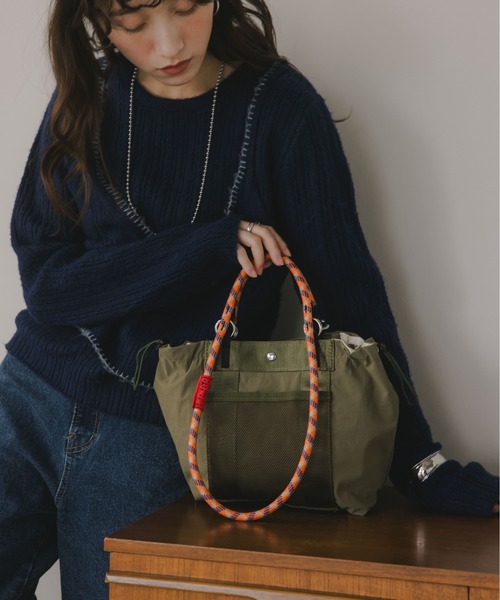 210nouve（トゥージュヌーブ）の「コードストラップ 2WAY ナイロン ハンド/ショルダーバッグ（ハンドバッグ・レディース・ブラック/ベージュ/カーキ・FREE）」の8枚目の写真