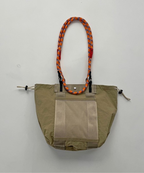210nouve（トゥージュヌーブ）の「コードストラップ 2WAY ナイロン ハンド/ショルダーバッグ（ハンドバッグ・レディース・ブラック/ベージュ/カーキ・FREE）」の19枚目の写真