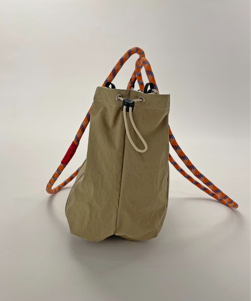 210nouve（トゥージュヌーブ）の「コードストラップ 2WAY ナイロン ハンド/ショルダーバッグ（ハンドバッグ・レディース・ブラック/ベージュ/カーキ・FREE）」の18枚目の写真