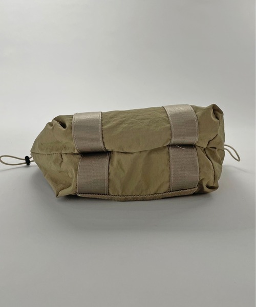 210nouve（トゥージュヌーブ）の「コードストラップ 2WAY ナイロン ハンド/ショルダーバッグ（ハンドバッグ・レディース・ブラック/ベージュ/カーキ・FREE）」の17枚目の写真