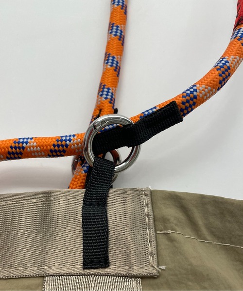 210nouve（トゥージュヌーブ）の「コードストラップ 2WAY ナイロン ハンド/ショルダーバッグ（ハンドバッグ・レディース・ブラック/ベージュ/カーキ・FREE）」の16枚目の写真