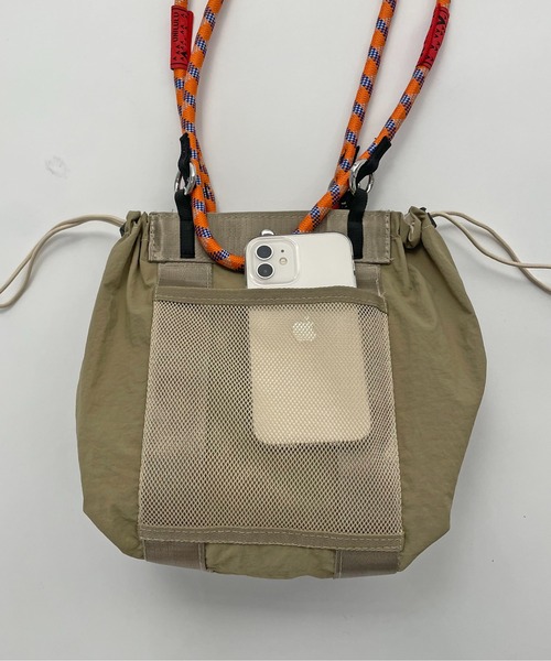 210nouve（トゥージュヌーブ）の「コードストラップ 2WAY ナイロン ハンド/ショルダーバッグ（ハンドバッグ・レディース・ブラック/ベージュ/カーキ・FREE）」の15枚目の写真