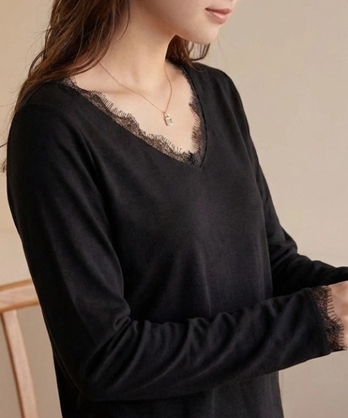 cammie(キャミー)の「レース切替Vネックトップス(Tシャツ/カットソー・レディース・ホワイト/ブラック・M/L)」の8枚目の写真