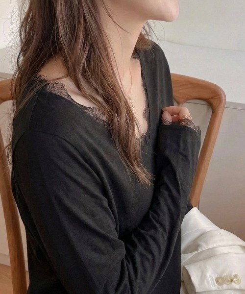 cammie(キャミー)の「レース切替Vネックトップス(Tシャツ/カットソー・レディース・ホワイト/ブラック・M/L)」の10枚目の写真