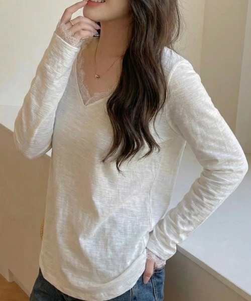 cammie(キャミー)の「レース切替Vネックトップス(Tシャツ/カットソー・レディース・ホワイト/ブラック・M/L)」の5枚目の写真