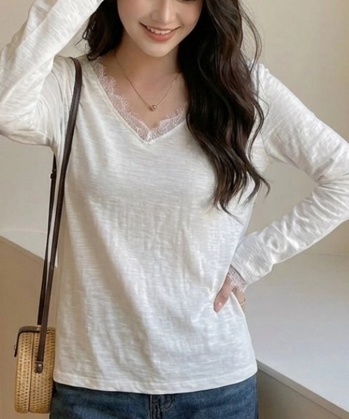 cammie(キャミー)の「レース切替Vネックトップス(Tシャツ/カットソー・レディース・ホワイト/ブラック・M/L)」の6枚目の写真