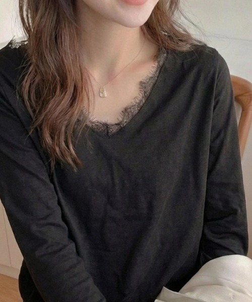 cammie(キャミー)の「レース切替Vネックトップス(Tシャツ/カットソー・レディース・ホワイト/ブラック・M/L)」の7枚目の写真