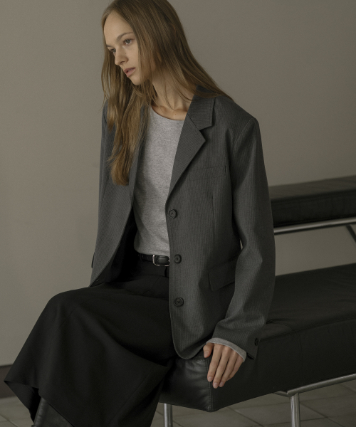 KNOWNBETTER（ノウンベター）の「Stripe essential single jacket [KNFW02JK03]_[2color]（テーラードジャケット・レディース・チャコールグレー/ブラック・FREE）」の7枚目の写真