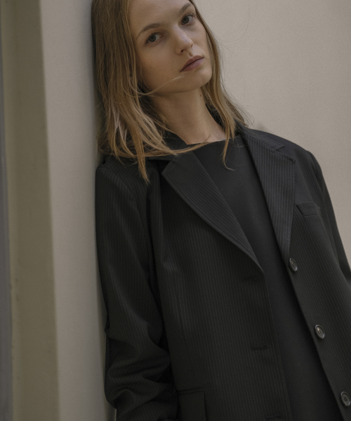 KNOWNBETTER（ノウンベター）の「Stripe essential single jacket [KNFW02JK03]_[2color]（テーラードジャケット・レディース・チャコールグレー/ブラック・FREE）」の15枚目の写真