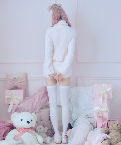 Fiorforte(フィオルフォルテ)の「Shaggy peplum knit(ニット/セーター・レディース・ホワイト/ピンク・FREE)」の6枚目の写真