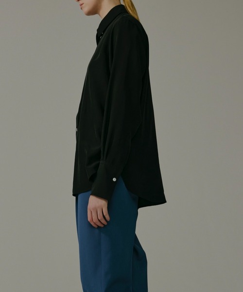 CINOH（チノ）の「SILK CHIC SHIRT（シャツ/ブラウス・レディース・ブラック・38）」の5枚目の写真