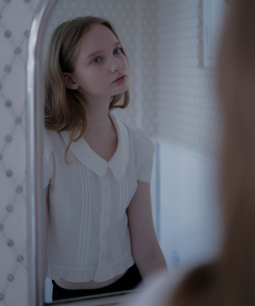 DEHEVE（デヘヴェ）の「Mini Ruffle Crop Blouse [White]（シャツ/ブラウス・レディース・ホワイト・SMALL/MEDIUM）」の3枚目の写真