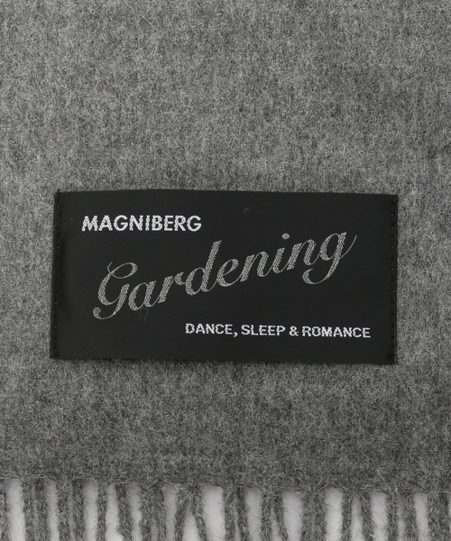 EDIFICE（エディフィス）の「MAGNIBERG（マグニバーグ）Honey scarf（マフラー・メンズ・チャコールグレー/ライトグレー/ブラック/レッド・FREE）」の12枚目の写真