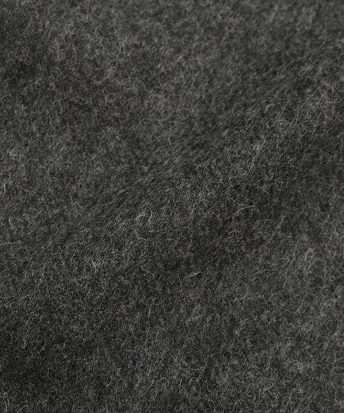 EDIFICE（エディフィス）の「MAGNIBERG（マグニバーグ）Honey scarf（マフラー・メンズ・チャコールグレー/ライトグレー/ブラック/レッド・FREE）」の14枚目の写真