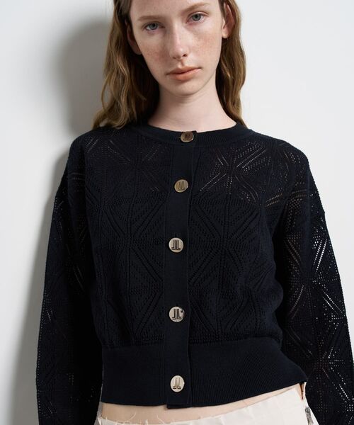 LANVIN en Bleu(ランバンオンブルー)の「JLメタルボタンレースニットカーディガン(ニット/セーター・レディース・オフホワイト/ネイビー/レッド・38)」の1枚目の写真