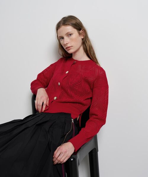 LANVIN en Bleu(ランバンオンブルー)の「JLメタルボタンレースニットカーディガン(ニット/セーター・レディース・オフホワイト/ネイビー/レッド・38)」の2枚目の写真