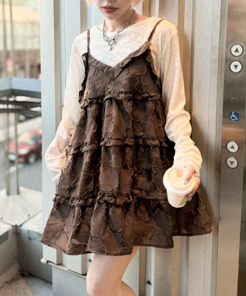 w closet（ダブルクローゼット）の「ジャガードミニキャミワンピ（ワンピース・レディース・ブラック/アイボリー/ブラウン・FREE）」の3枚目の写真