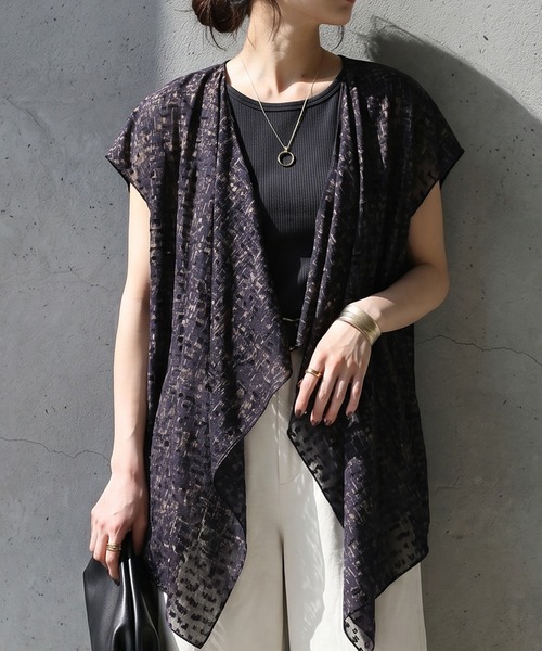 antiqua(アンティカ)の「前後着用 クルーネック ボートネック 2WAY デザイントップス(その他トップス・レディース・ブラック/グレー・ONESIZE)」の1枚目の写真