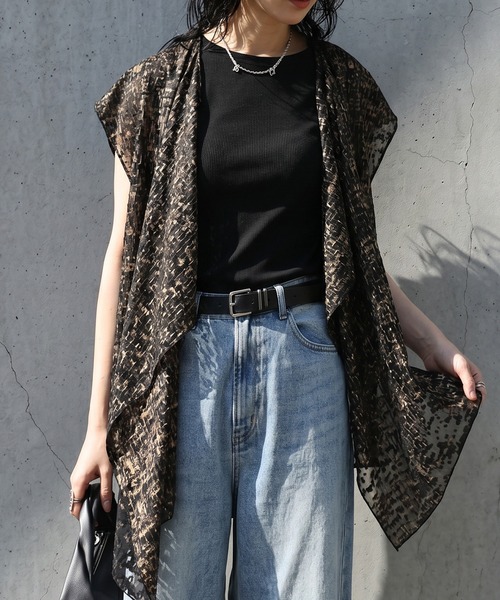antiqua(アンティカ)の「前後着用 クルーネック ボートネック 2WAY デザイントップス(その他トップス・レディース・ブラック/グレー・ONESIZE)」の2枚目の写真