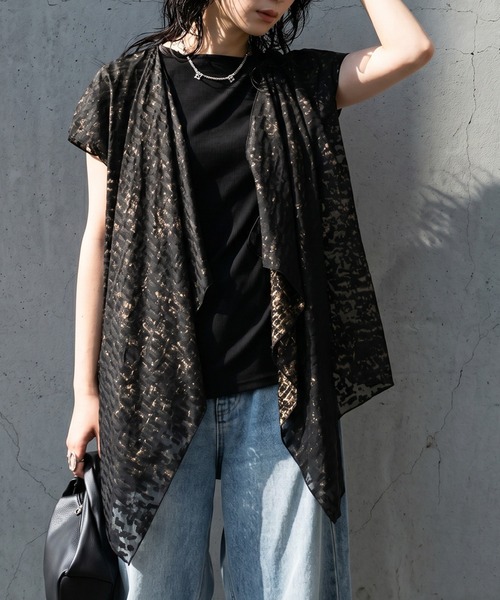 antiqua(アンティカ)の「前後着用 クルーネック ボートネック 2WAY デザイントップス(その他トップス・レディース・ブラック/グレー・ONESIZE)」の3枚目の写真