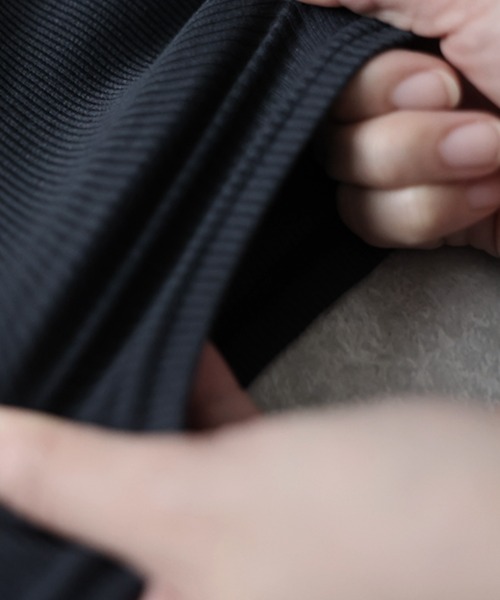 antiqua(アンティカ)の「前後着用 クルーネック ボートネック 2WAY デザイントップス(その他トップス・レディース・ブラック/グレー・ONESIZE)」の9枚目の写真