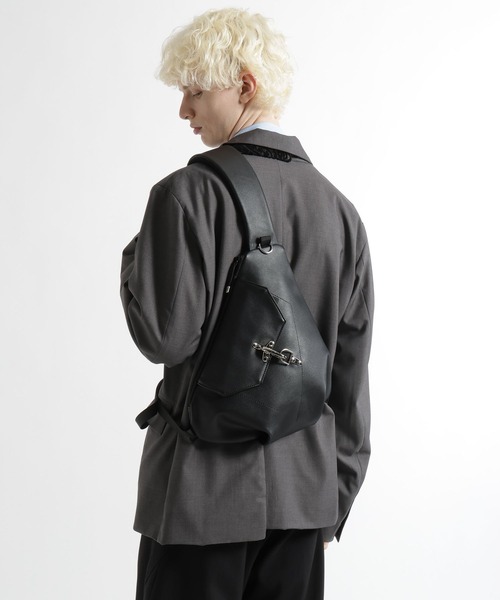 HARE(ハレ)の「ファイヤーマンバックルスリングBAG(HARE)(ショルダーバッグ・メンズ・ブラック/ブラック系その他・FREE)」の4枚目の写真