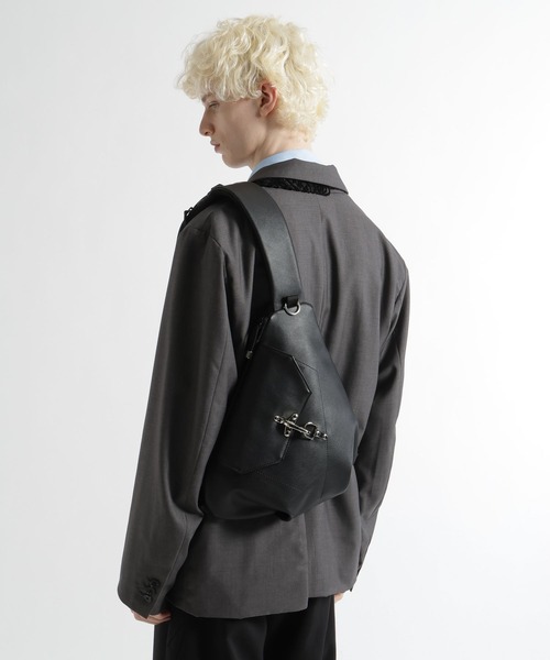HARE(ハレ)の「ファイヤーマンバックルスリングBAG(HARE)(ショルダーバッグ・メンズ・ブラック/ブラック系その他・FREE)」の6枚目の写真