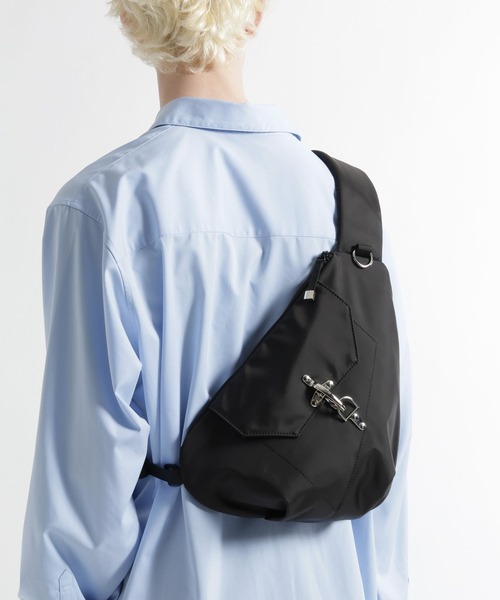 HARE(ハレ)の「ファイヤーマンバックルスリングBAG(HARE)(ショルダーバッグ・メンズ・ブラック/ブラック系その他・FREE)」の7枚目の写真