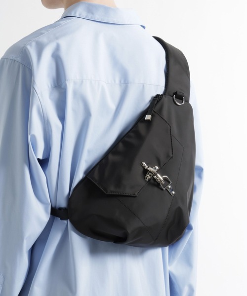 HARE(ハレ)の「ファイヤーマンバックルスリングBAG(HARE)(ショルダーバッグ・メンズ・ブラック/ブラック系その他・FREE)」の9枚目の写真