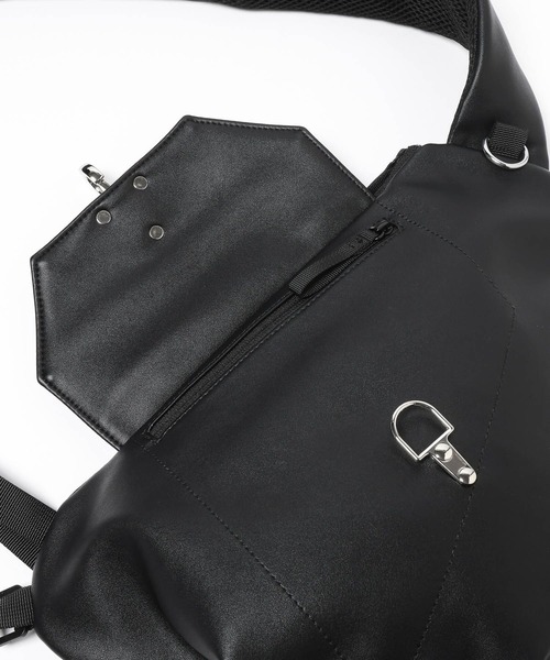 HARE(ハレ)の「ファイヤーマンバックルスリングBAG(HARE)(ショルダーバッグ・メンズ・ブラック/ブラック系その他・FREE)」の17枚目の写真