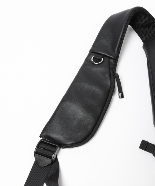 HARE(ハレ)の「ファイヤーマンバックルスリングBAG(HARE)(ショルダーバッグ・メンズ・ブラック/ブラック系その他・FREE)」の21枚目の写真