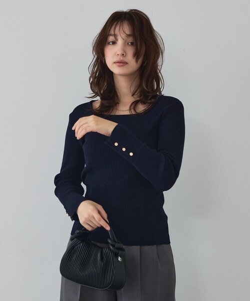 abahouse mavie(アバハウスマヴィ)の「【袖ボタン】スクエアネックリブニット/きれいめ/セミオケ/通勤/春服(ニット/セーター・レディース・セージグリーン/ダークネイビー/ホワイト・フリー)」の15枚目の写真