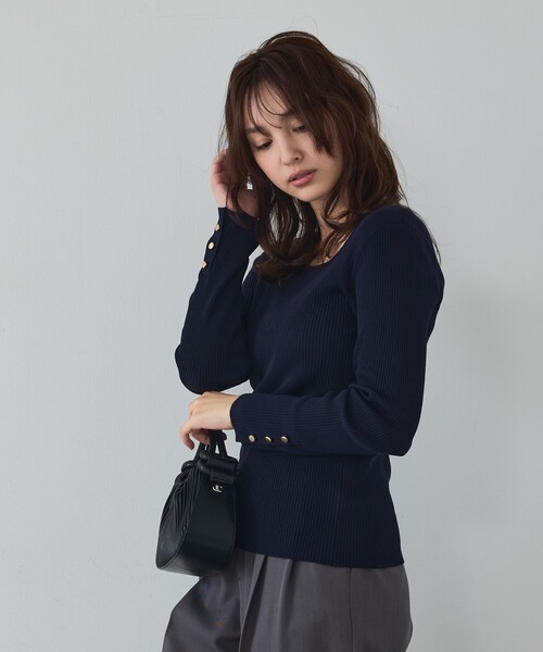 abahouse mavie(アバハウスマヴィ)の「【袖ボタン】スクエアネックリブニット/きれいめ/セミオケ/通勤/春服(ニット/セーター・レディース・セージグリーン/ダークネイビー/ホワイト・フリー)」の16枚目の写真