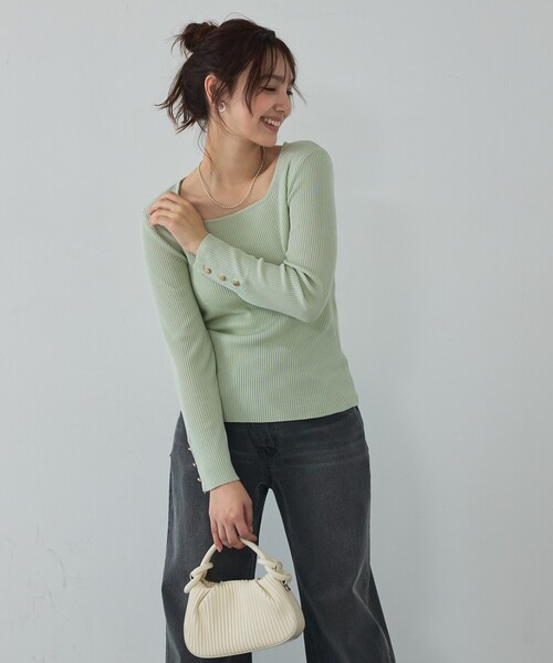 abahouse mavie(アバハウスマヴィ)の「【袖ボタン】スクエアネックリブニット/きれいめ/セミオケ/通勤/春服(ニット/セーター・レディース・セージグリーン/ダークネイビー/ホワイト・フリー)」の7枚目の写真