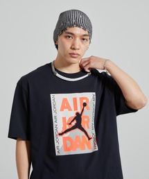 JORDAN BRAND（ジョーダンブランド）の「ジョーダン メンズ グラフィック Tシャツ   Jordan Men's Graphic T-Shirt IF3112-010 Black（Tシャツ/カットソー）」